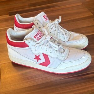 Converse White & Red Low-Top Sneakers with Star Chevron size 9 basketball shoe